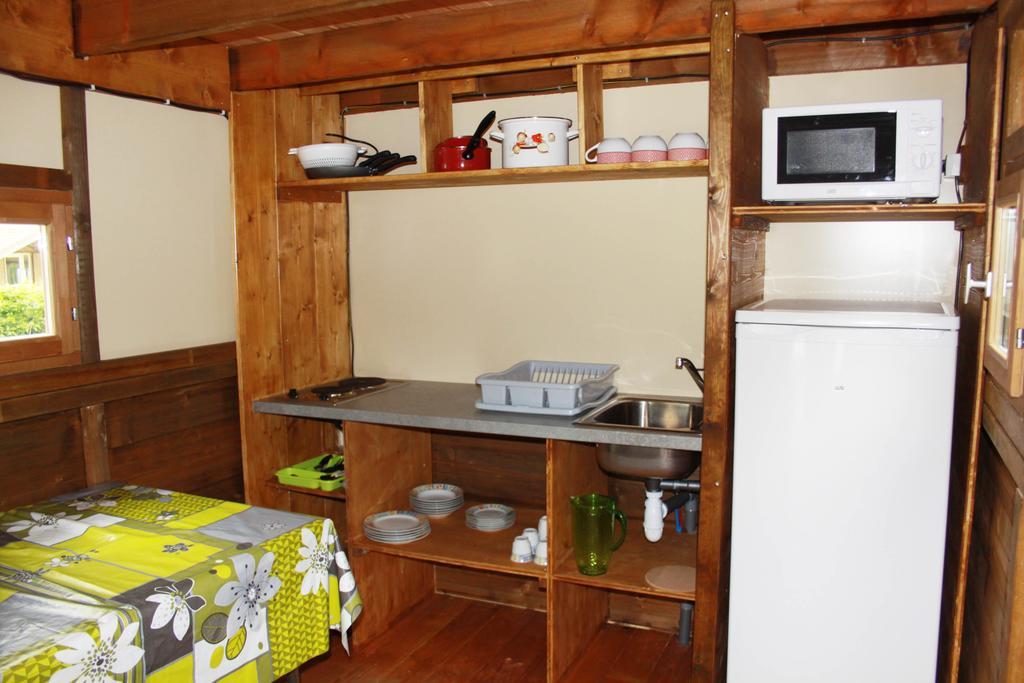 Camping Des Papillons Lalizolle Zewnętrze zdjęcie