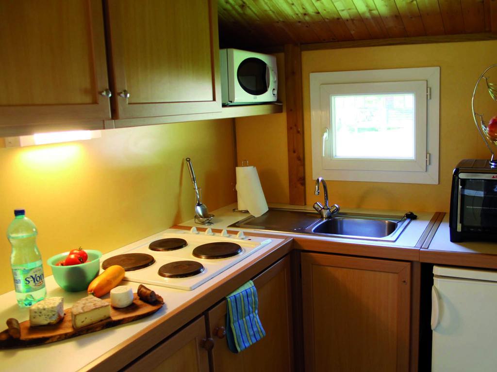 Camping Des Papillons Lalizolle Zewnętrze zdjęcie