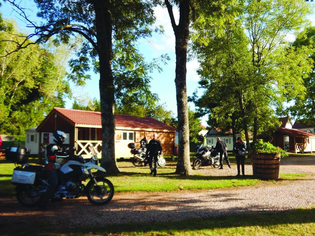 Camping Des Papillons Lalizolle Zewnętrze zdjęcie