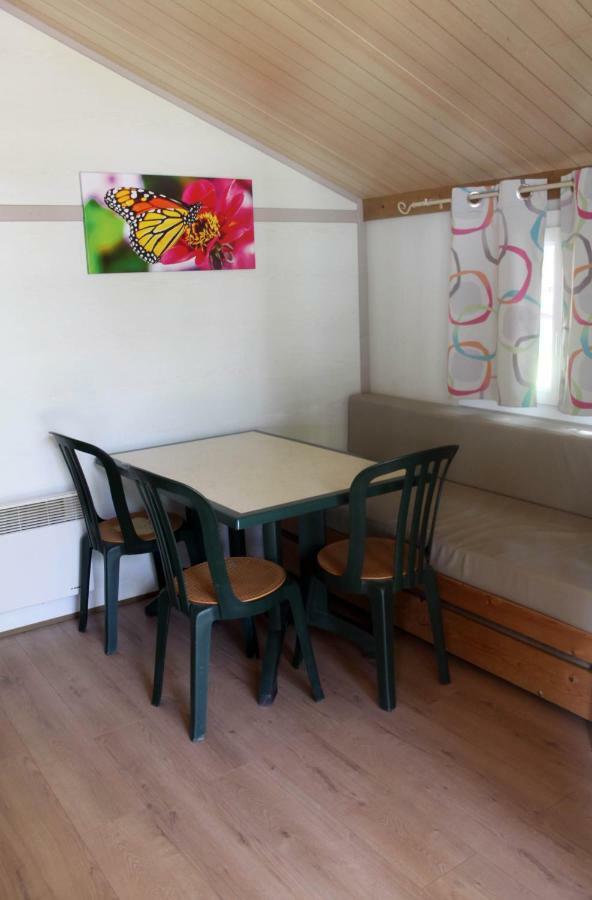 Camping Des Papillons Lalizolle Zewnętrze zdjęcie