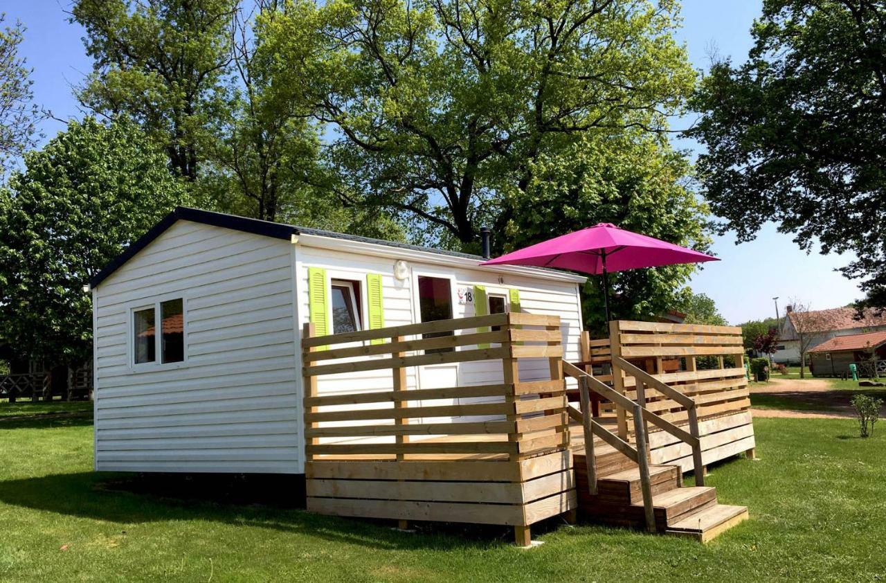 Camping Des Papillons Lalizolle Zewnętrze zdjęcie